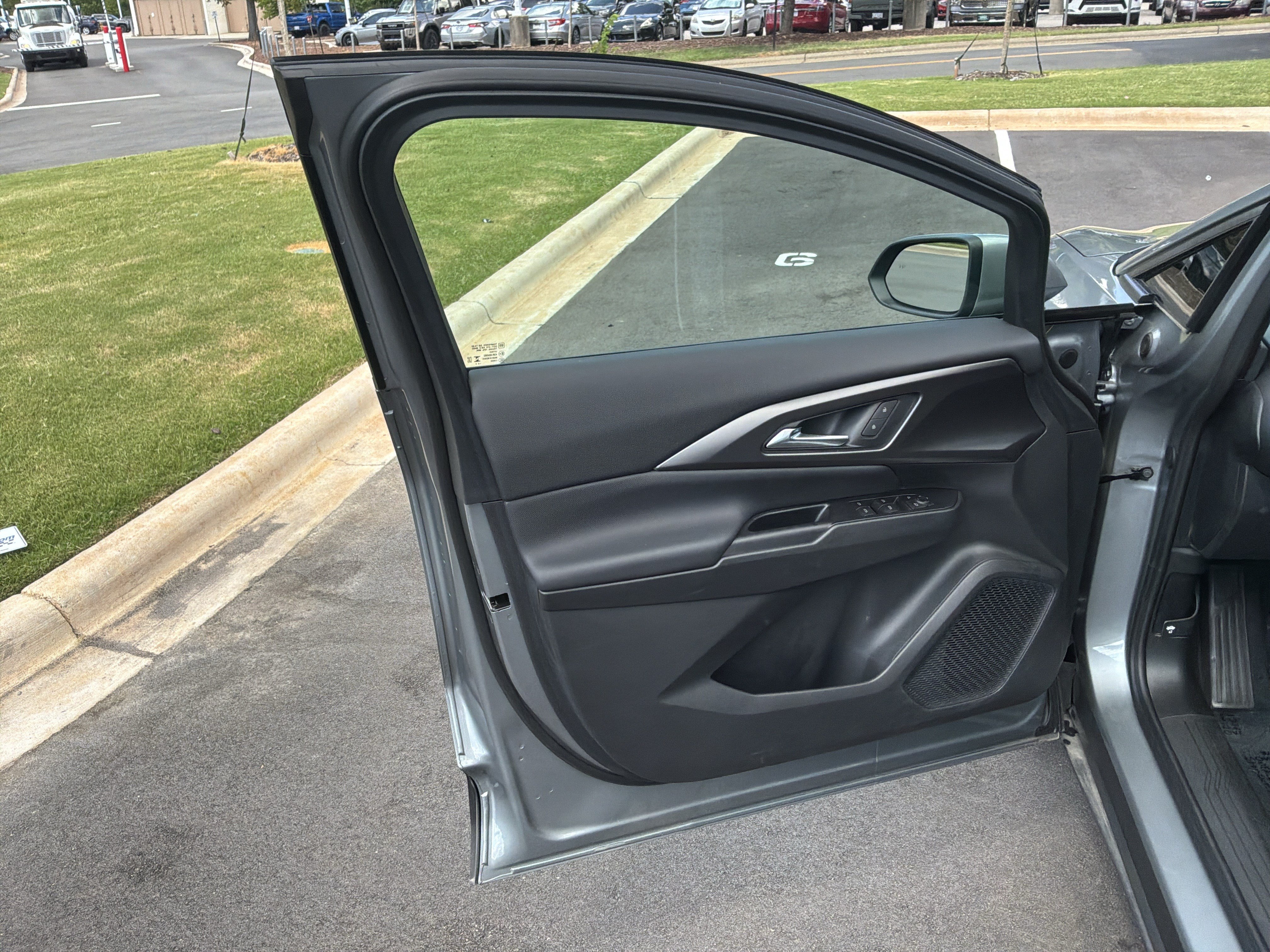 Used 2025 Chevrolet Equinox EV LT FWD image 14
