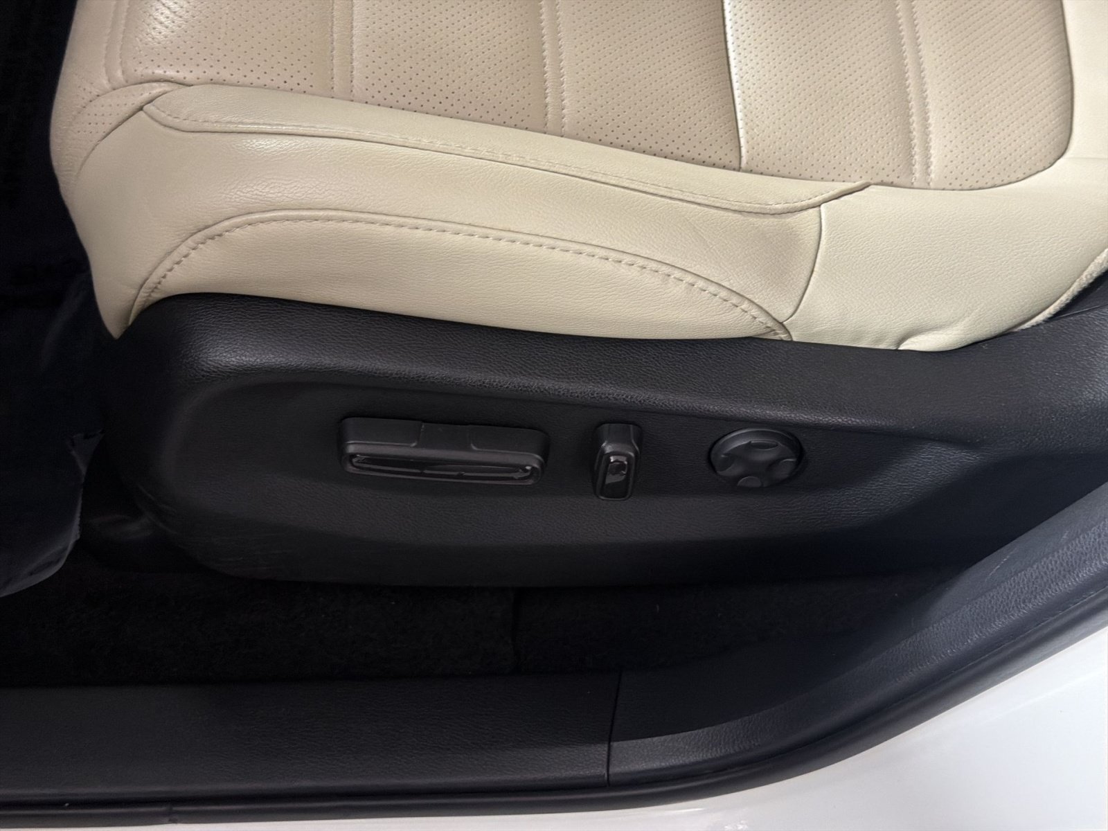 Used 2018 Honda CR-V Touring image 14