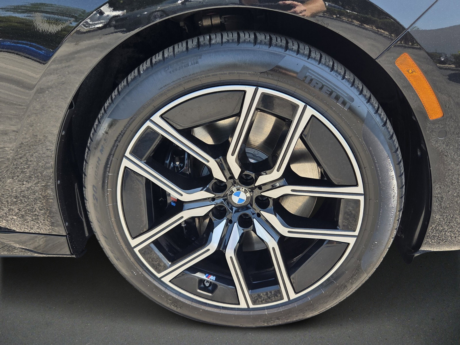 Used 2025 BMW 740i xDrive AWD/4WD image 9