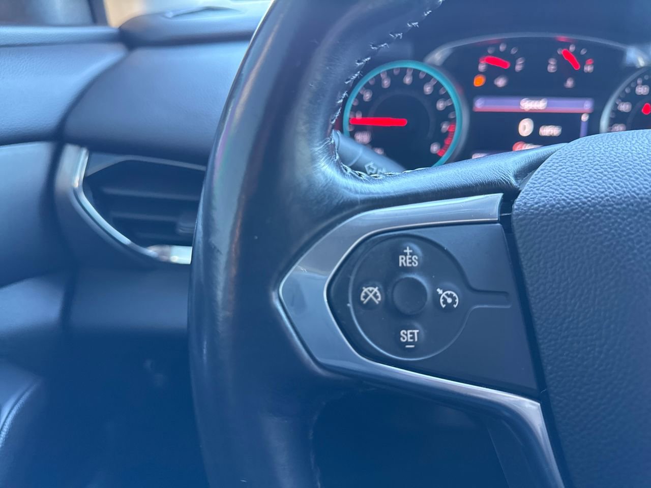 Used 2020 Chevrolet Traverse LT w/ LT Premium Package image 29