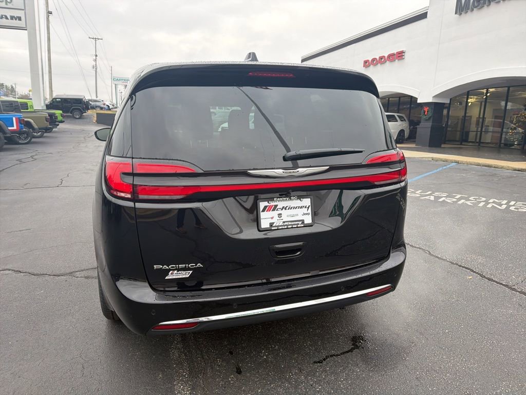 New 2026 Chrysler Pacifica Select image 7