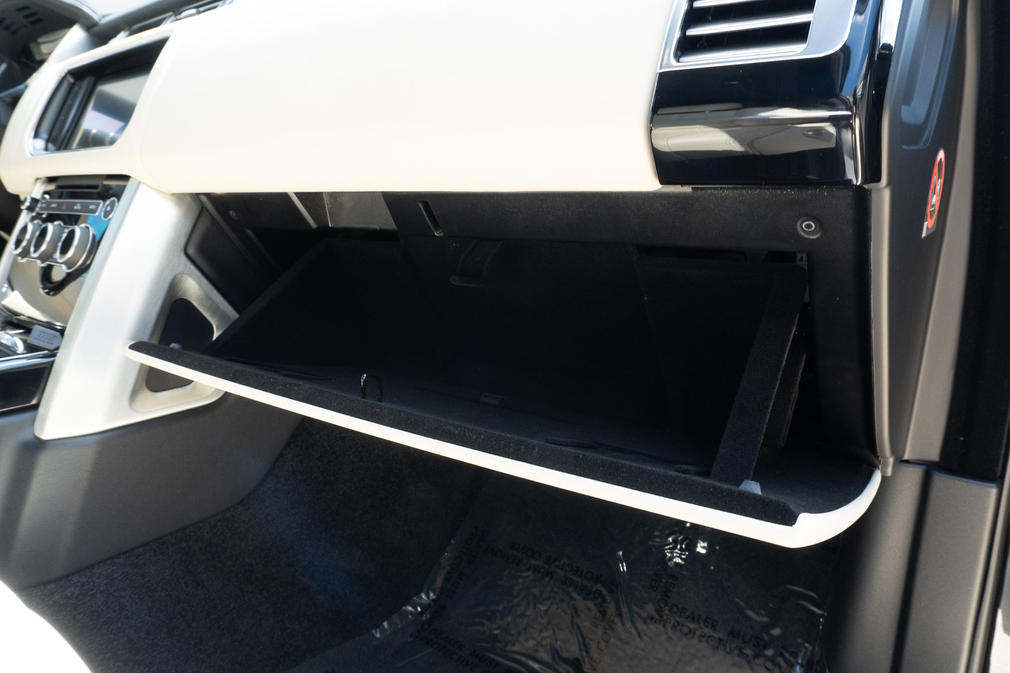 Used 2016 Land Rover Range Rover Supercharged image 37