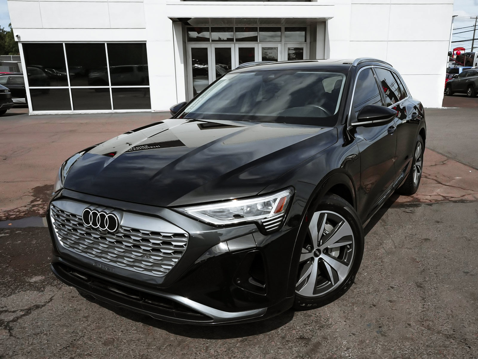 Used 2024 Audi Q8 e-tron Premium AWD/4WD image 8
