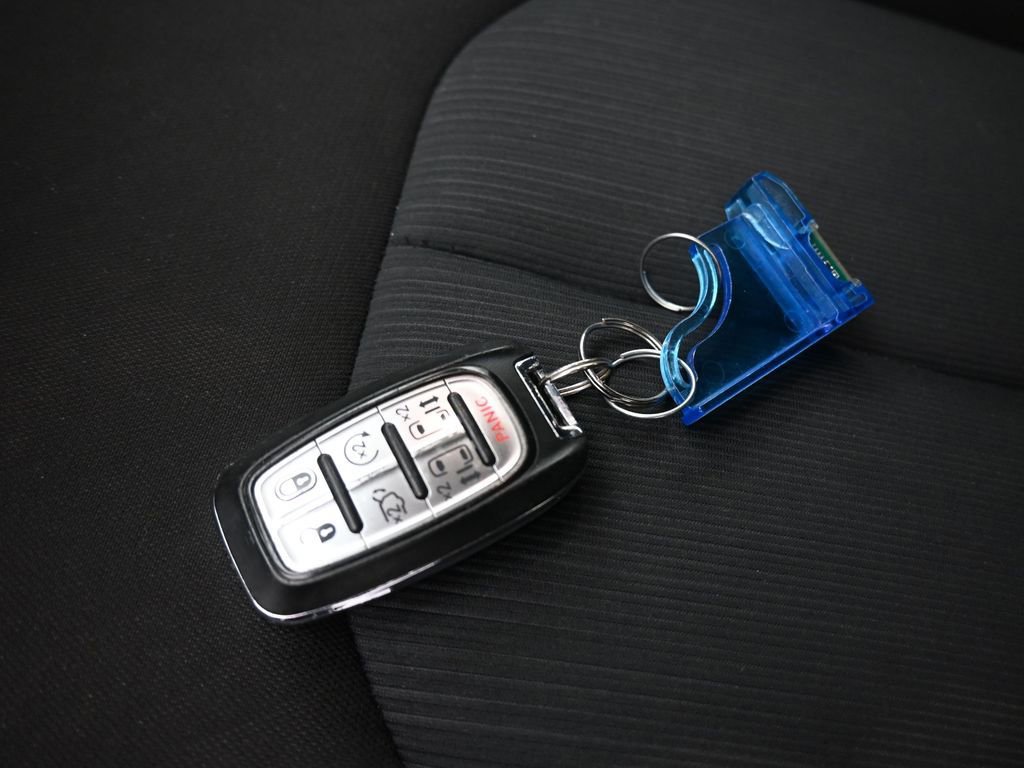 Used 2023 Chrysler Voyager LX image 66