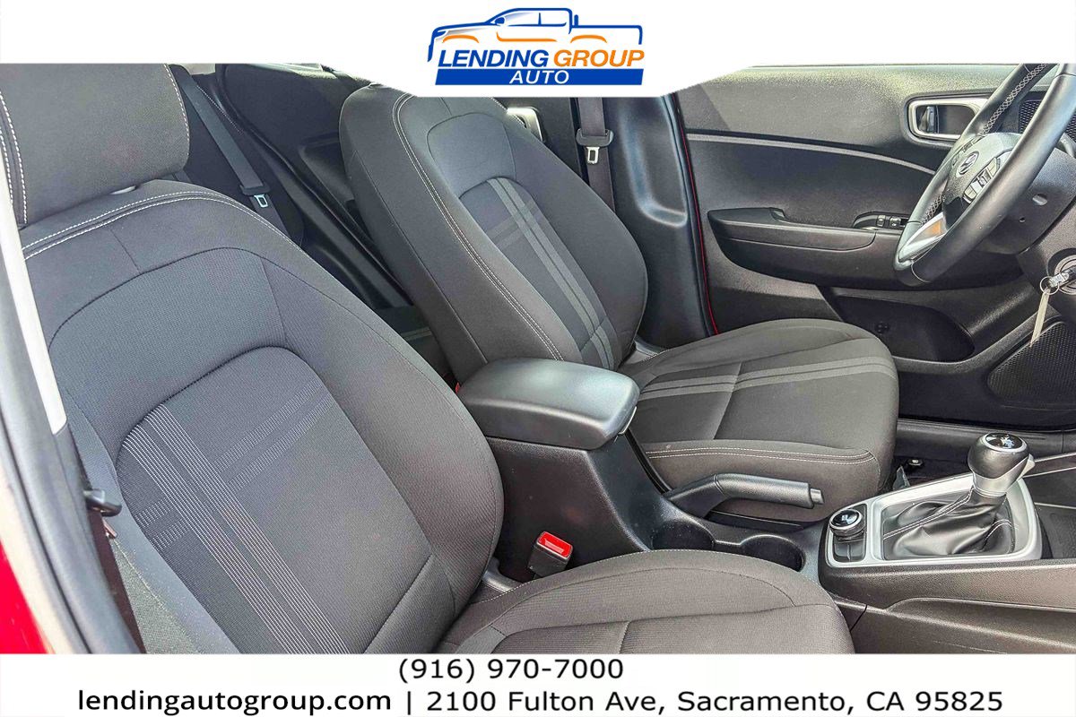 Used 2022 Hyundai Venue SEL FWD image 15