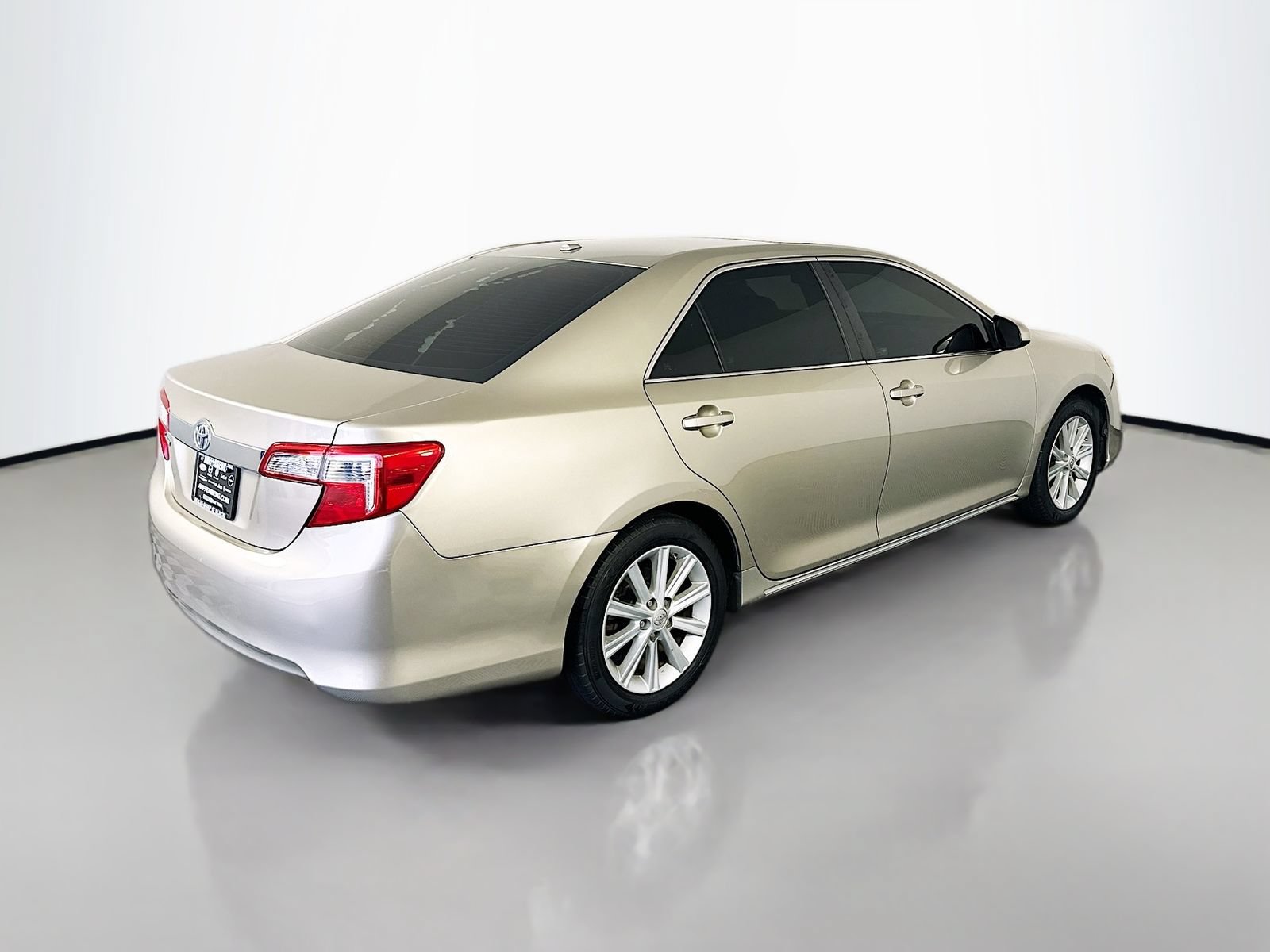 Used 2014 Toyota Camry XLE FWD image 7