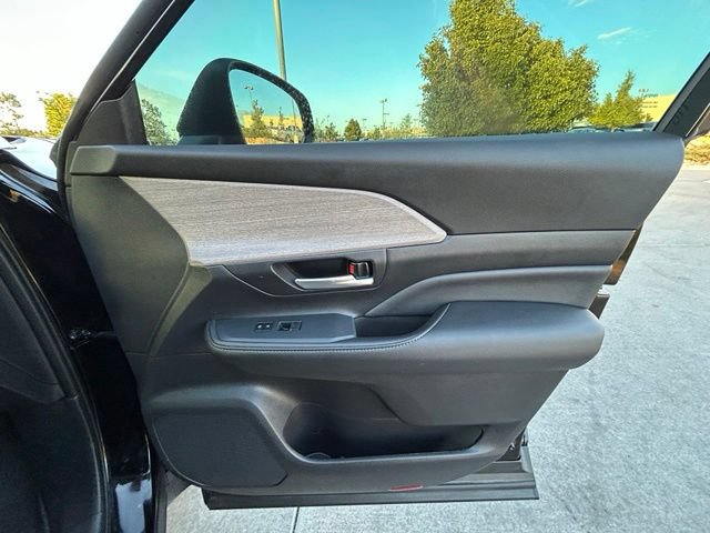 Used 2025 Toyota Grand Highlander AWD Hybrid image 34