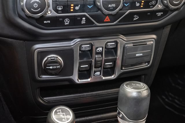 Used 2018 Jeep Wrangler Unlimited Sahara AWD/4WD image 24