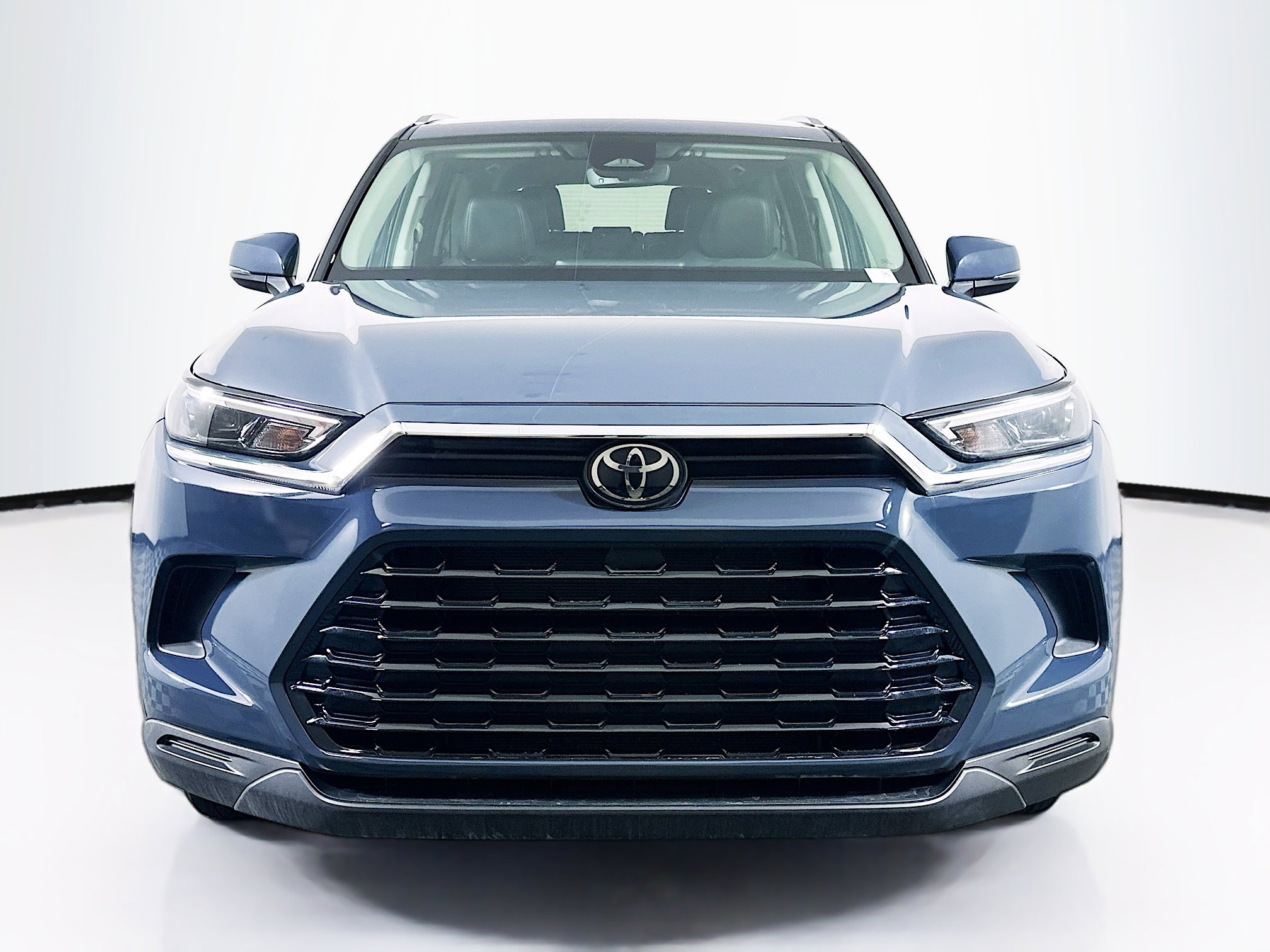 Used 2025 Toyota Grand Highlander XLE image 2