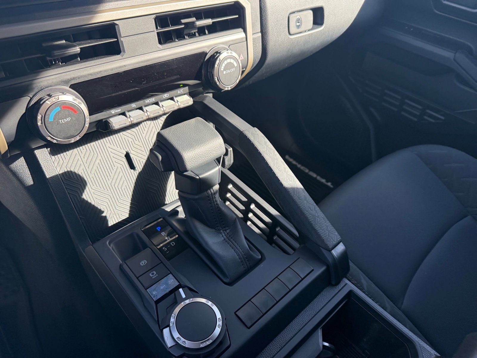 Used 2025 Toyota Tacoma SR image 13