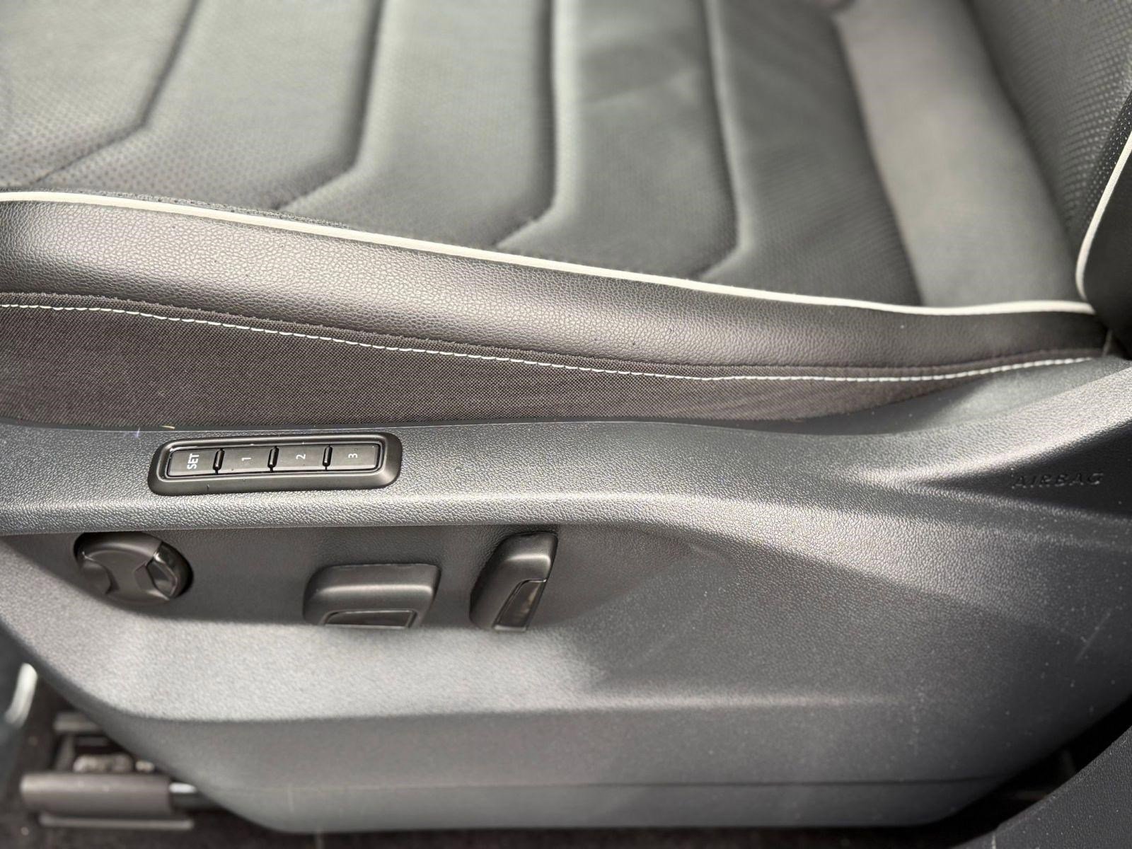 Used 2024 Volkswagen Tiguan SEL R-Line image 13