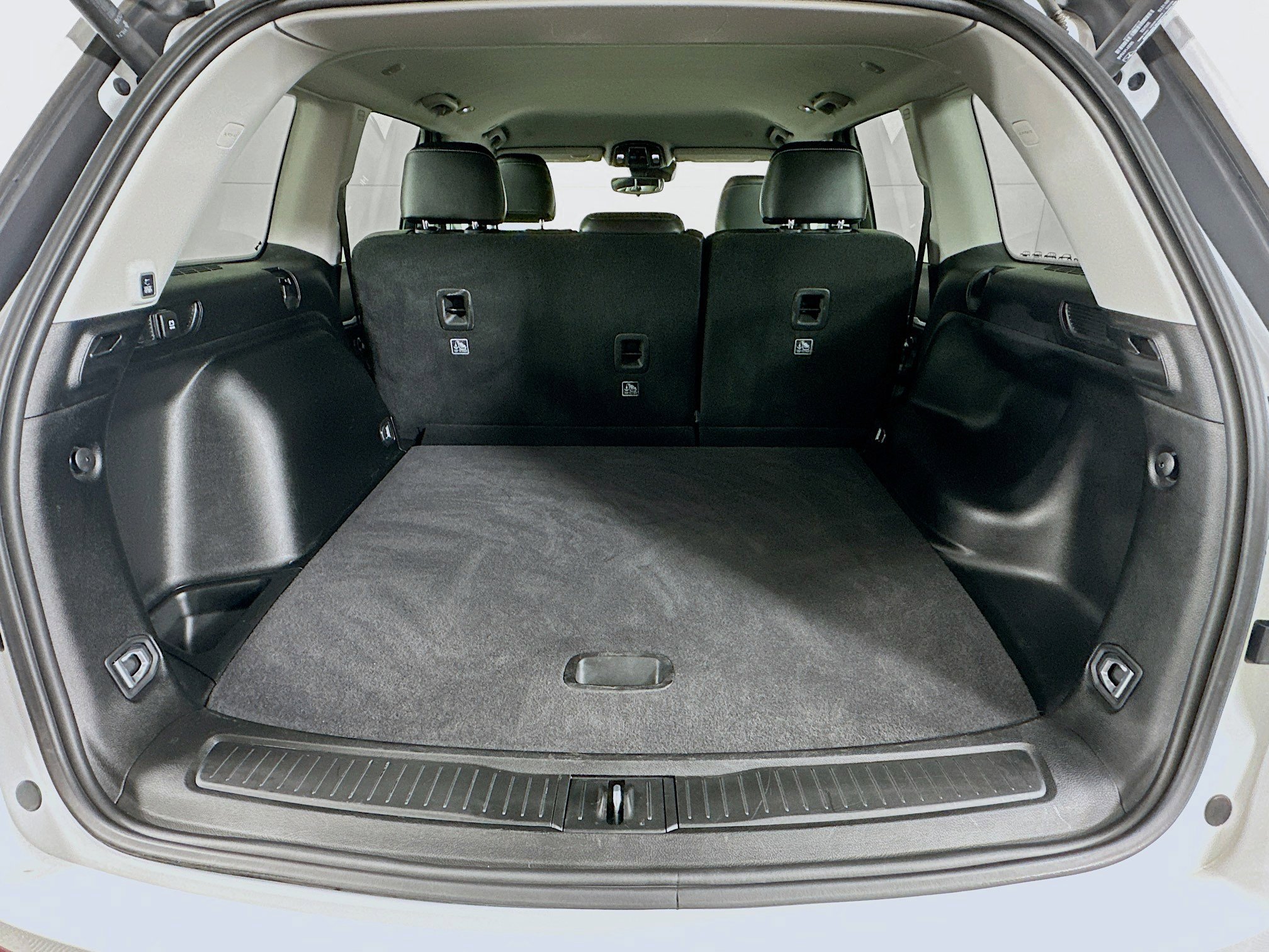 Used 2023 Jeep Grand Cherokee Limited w/ Black Appearance Package image 29