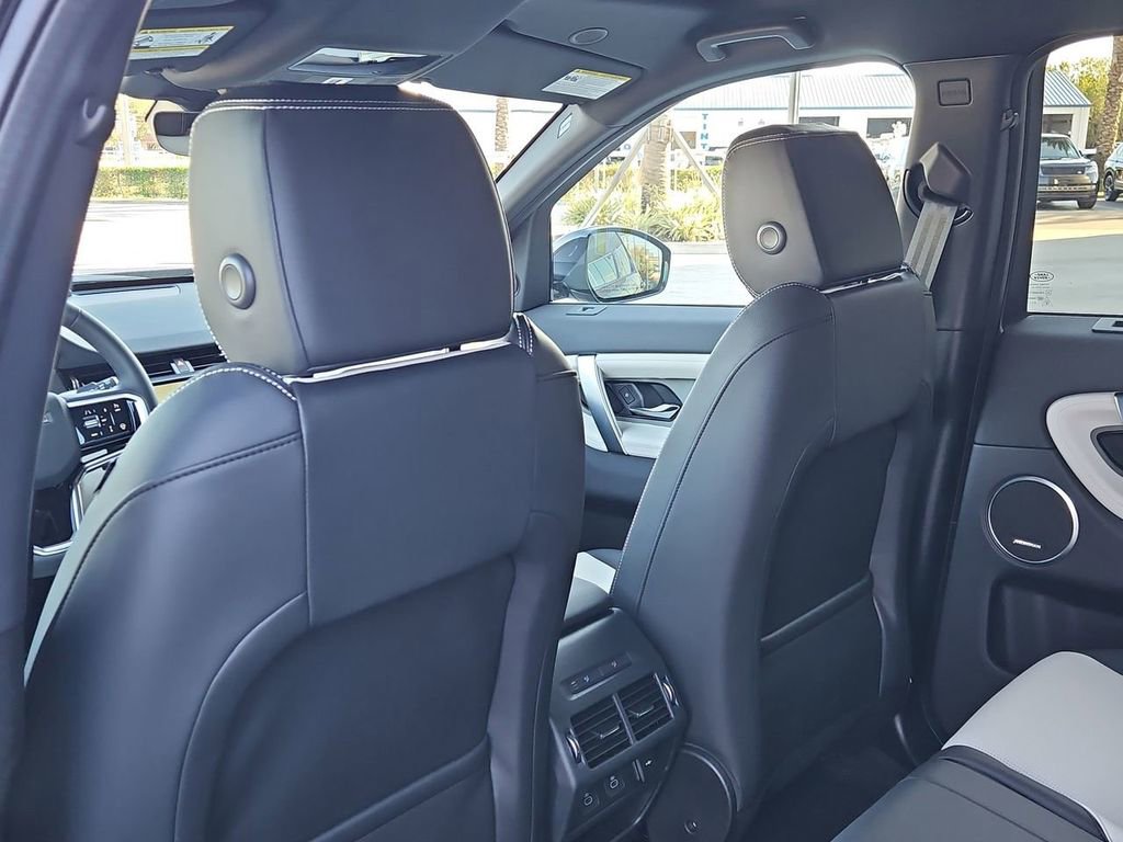 New 2026 Land Rover Discovery Sport Landmark image 17