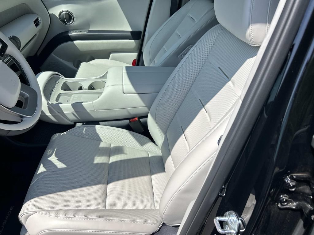 Used 2026 Hyundai Palisade Calligraphy FWD image 17