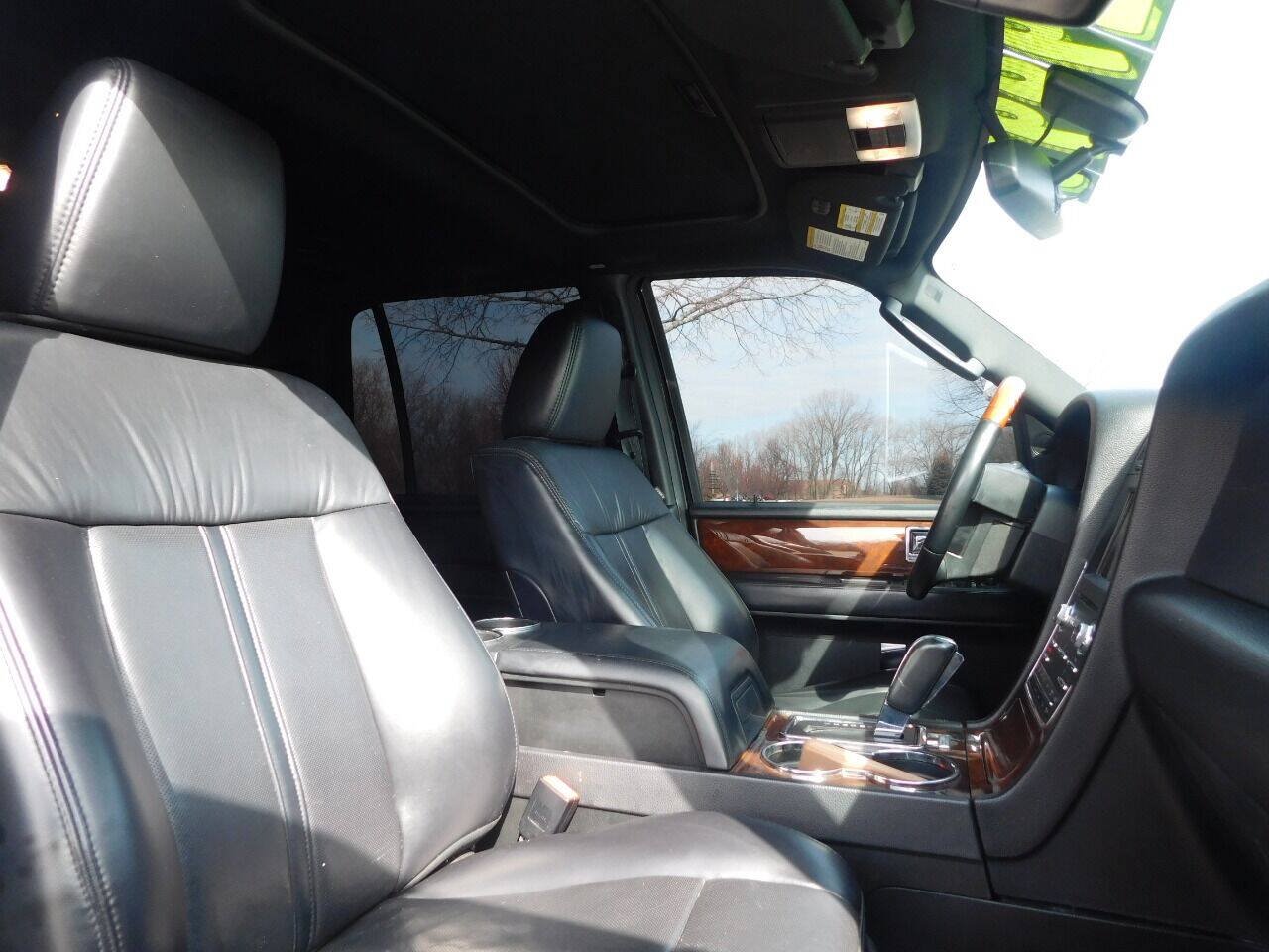Used 2017 Lincoln Navigator L Select AWD/4WD image 24