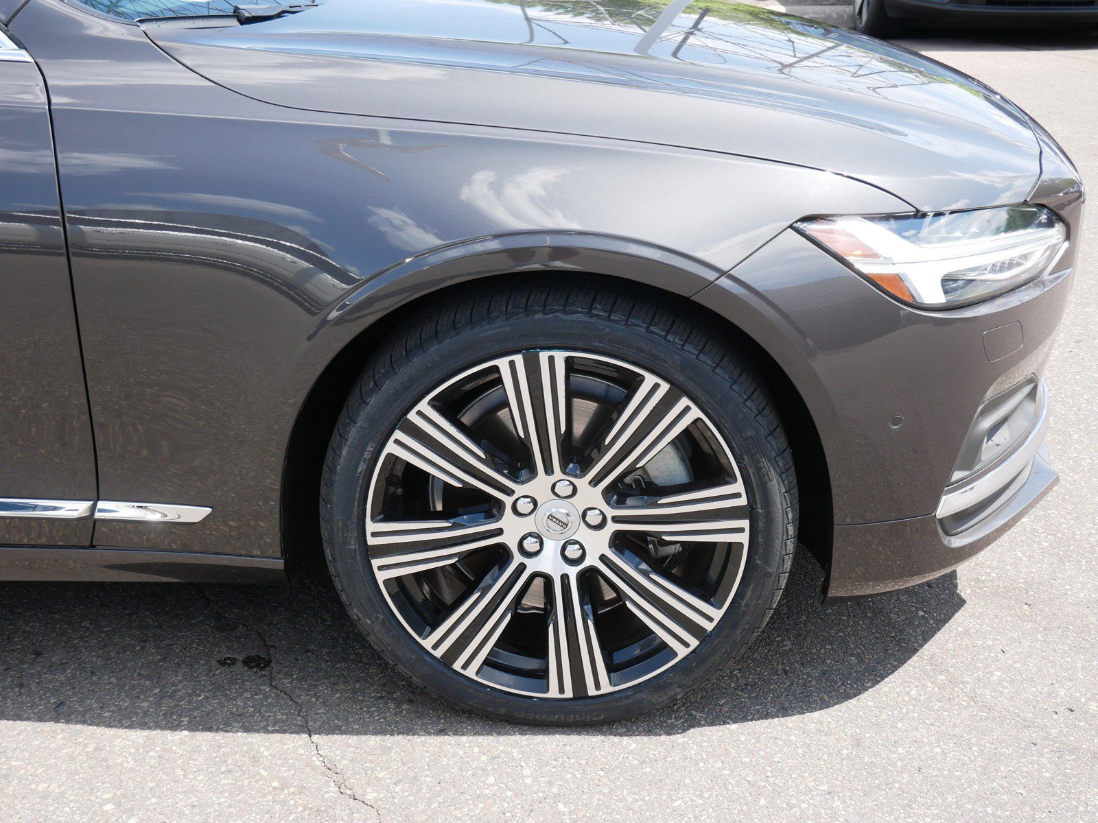 Certified 2023 Volvo S90 B6 Plus w/ Protection Package Premier AWD/4WD image 9