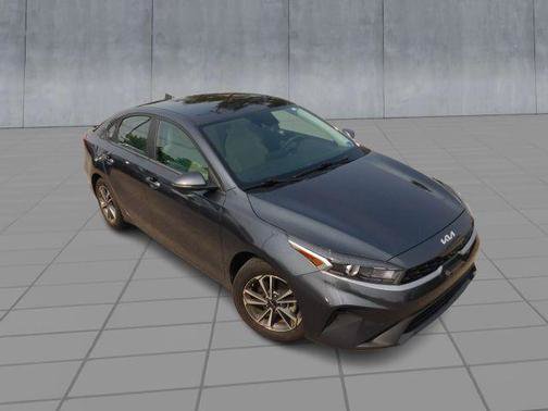 Used 2023 Kia Forte LXS w/ LXS Technology Package FWD image 2