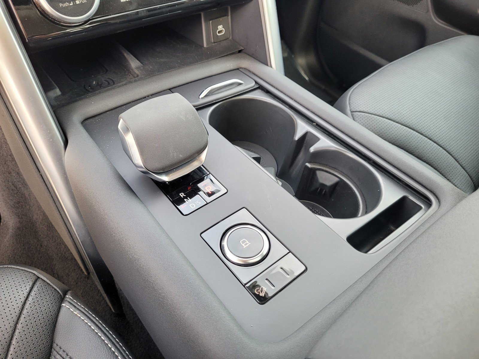 Used 2024 Land Rover Discovery S AWD/4WD image 21
