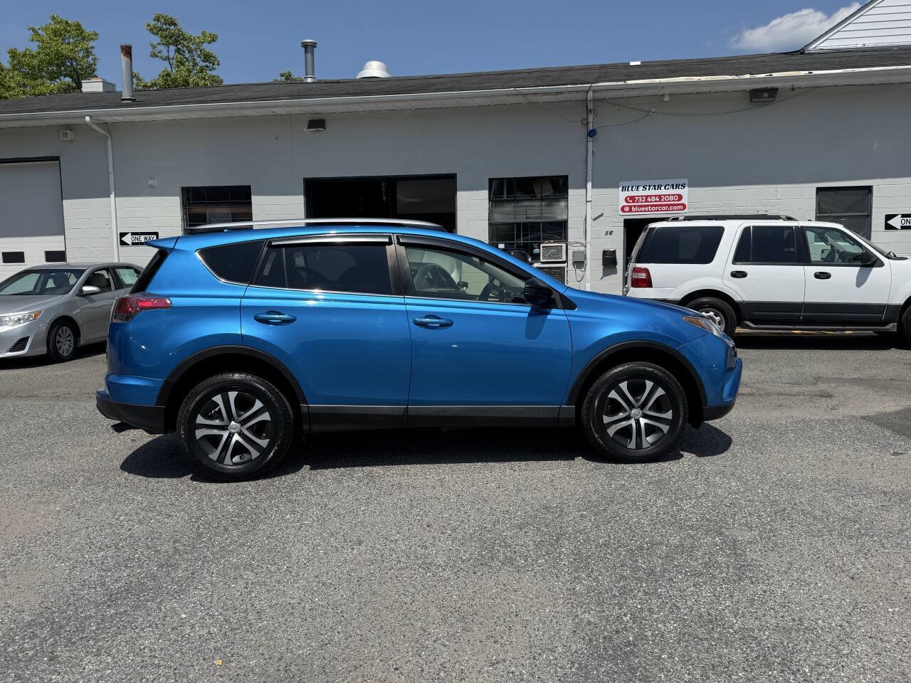 Used 2018 Toyota RAV4 LE AWD/4WD image 9
