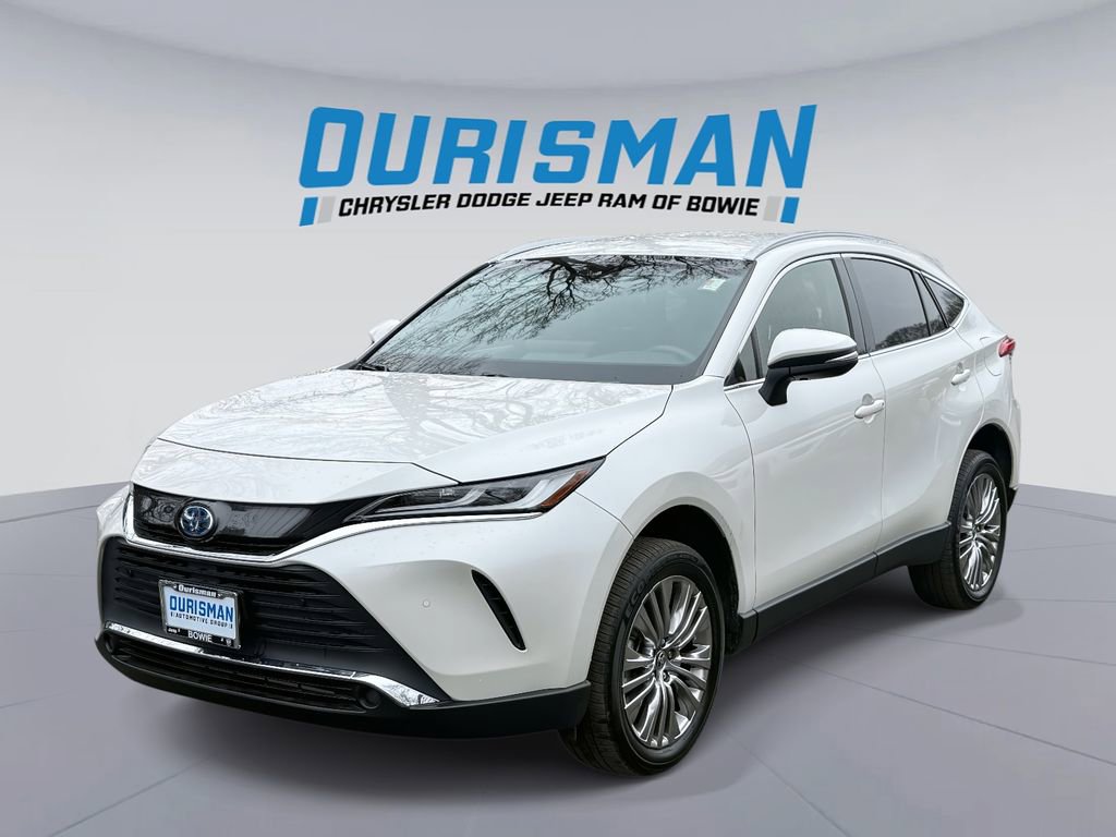 Used 2022 Toyota Venza XLE image 5