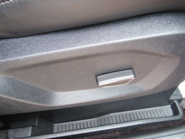 Used 2016 Ford Edge SEL w/ Equipment Group 201A AWD/4WD image 25