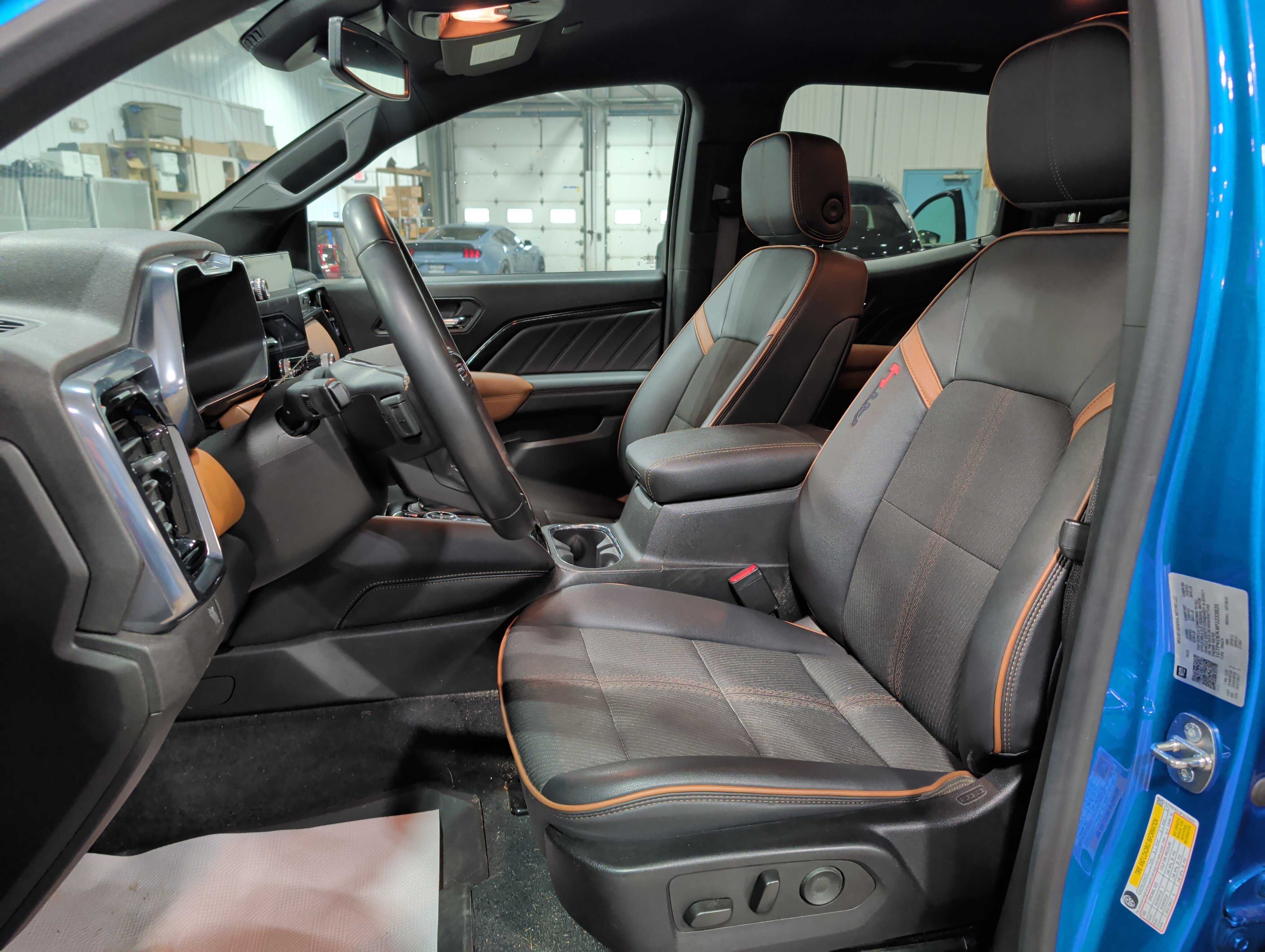 Used 2023 GMC Canyon AT4 w/ Technology Package AWD/4WD image 7