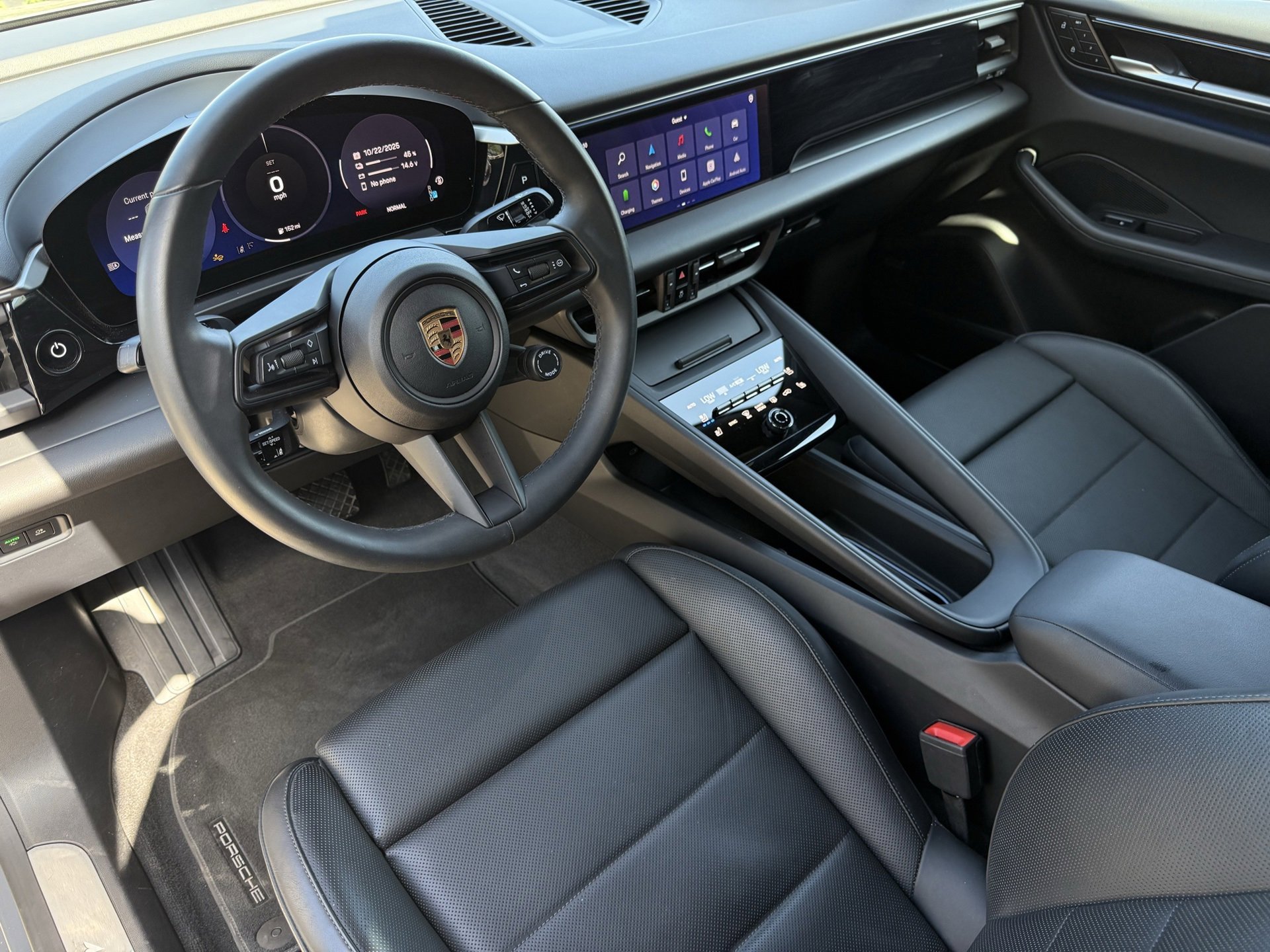 Used 2025 Porsche Macan Electric image 4