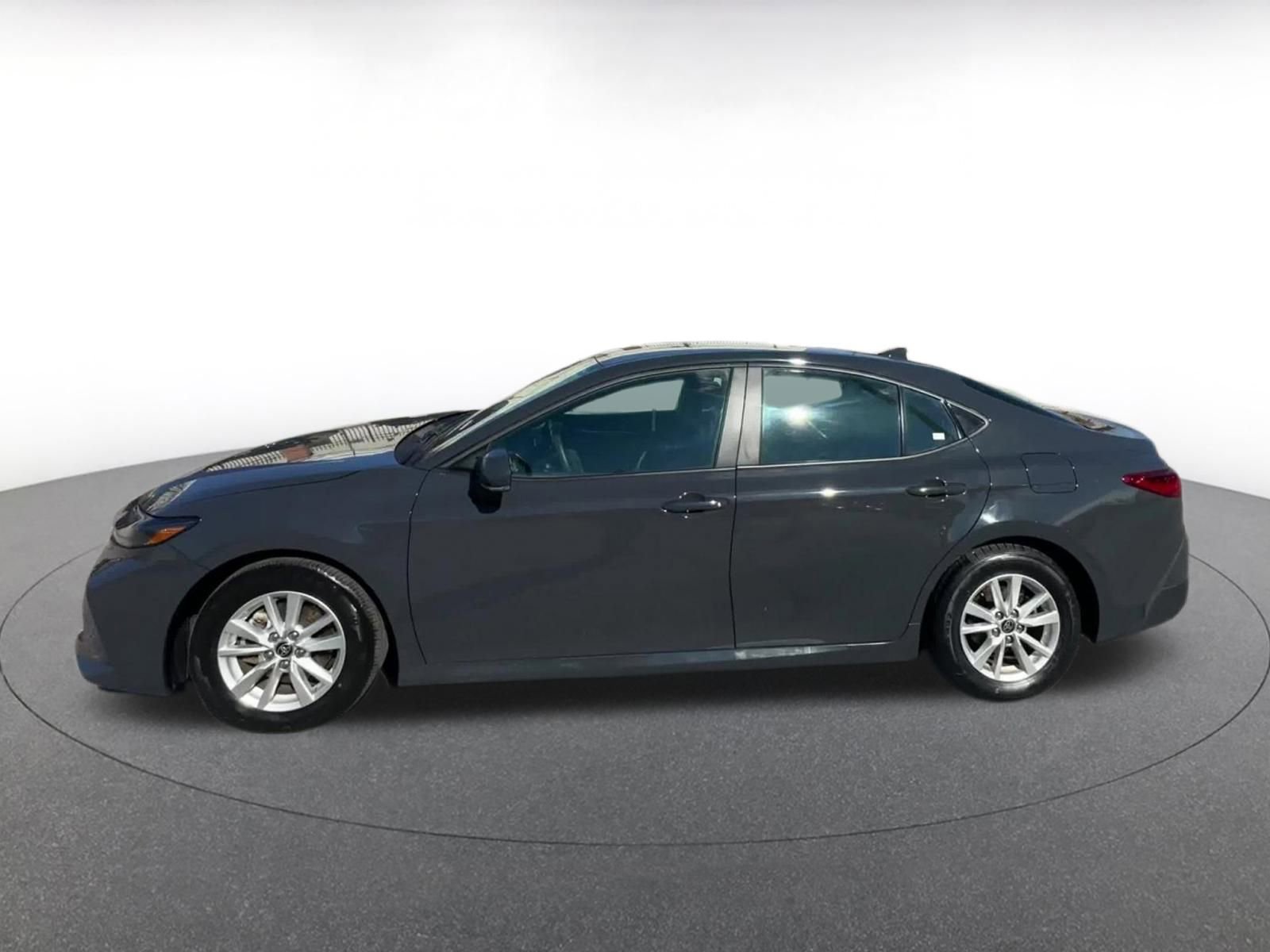 Used 2025 Toyota Camry LE image 9