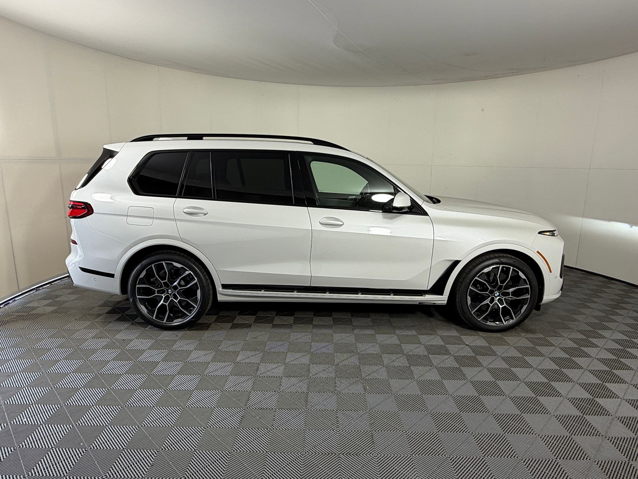 New 2027 BMW X7 xDrive40i w/ M Sport Package AWD/4WD image 8
