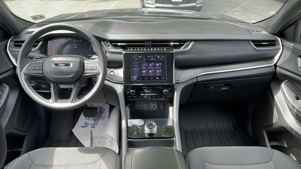 Used 2025 Jeep Grand Cherokee L Laredo AWD/4WD image 14