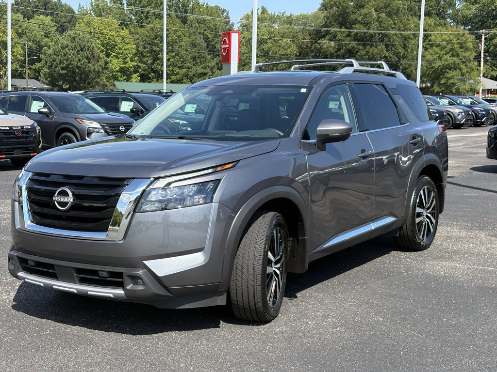 Used 2025 Nissan Pathfinder Platinum w/ Cargo Package AWD/4WD image 3