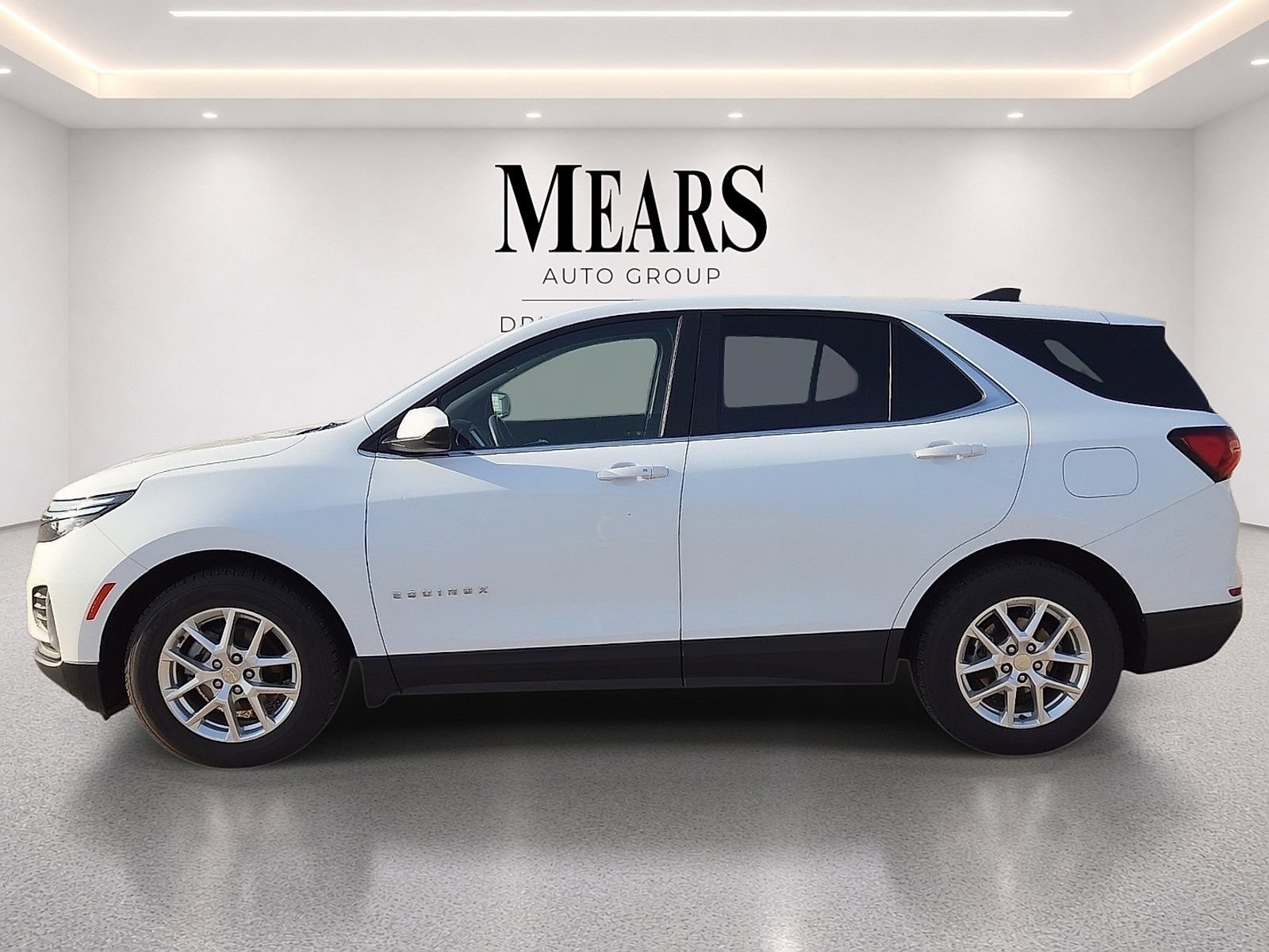 Used 2024 Chevrolet Equinox LT FWD image 2