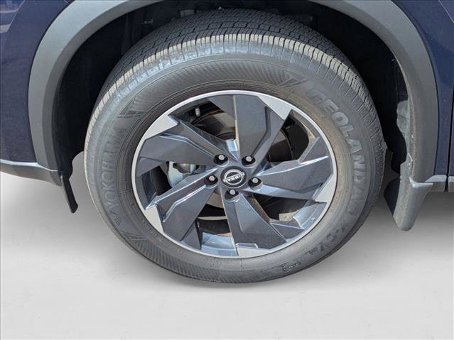 Used 2025 Nissan Rogue SV w/ SV Premium Package image 22