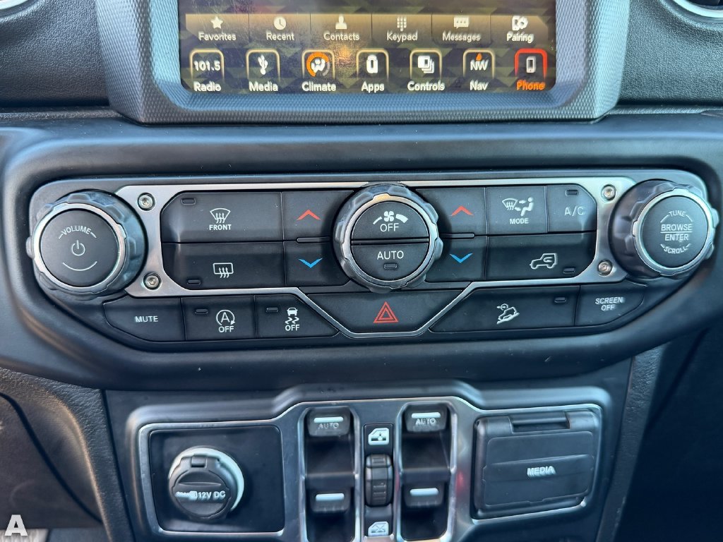 Used 2019 Jeep Wrangler Unlimited Sahara AWD/4WD image 26