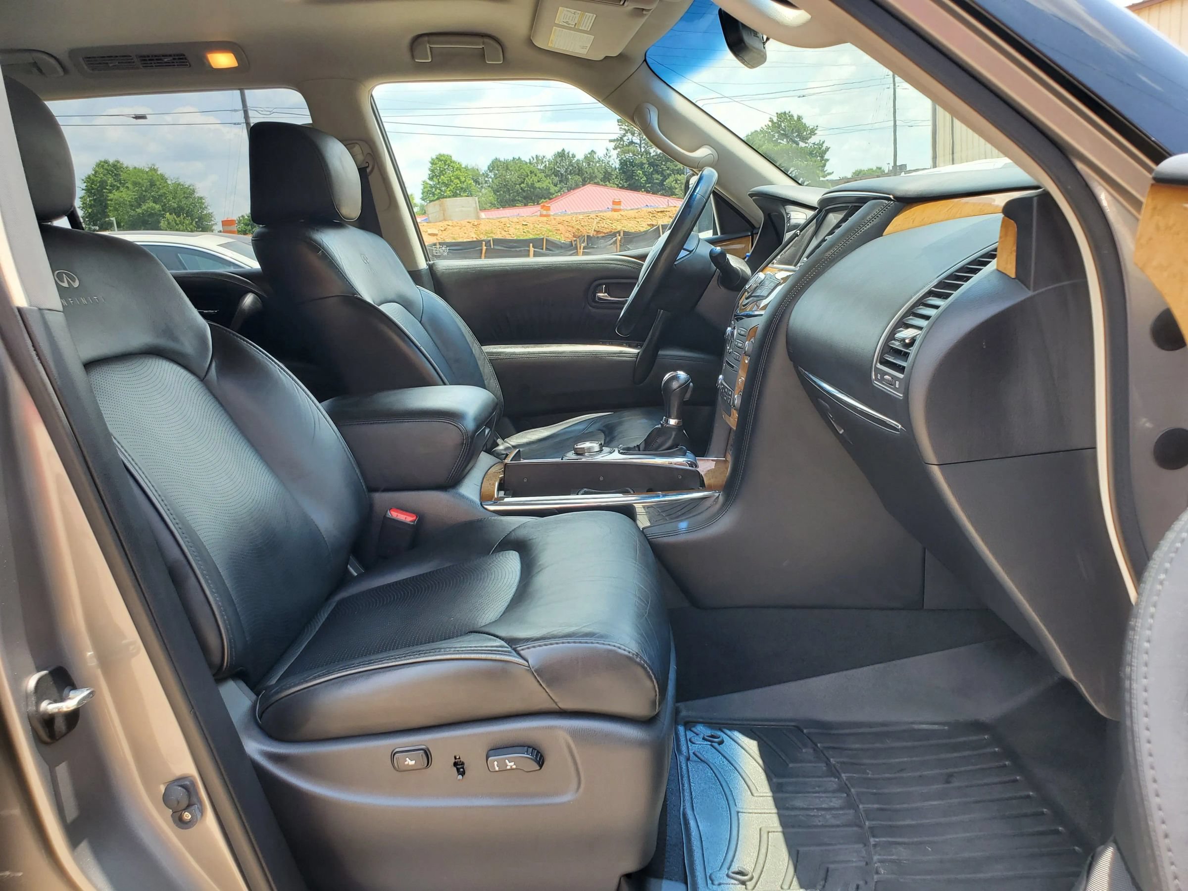Used 2014 INFINITI QX80 4WD w/ Theater Package image 28