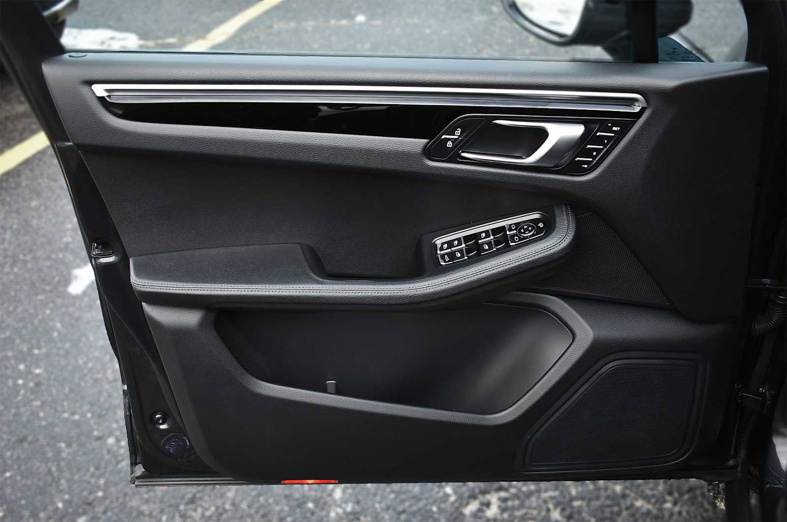 Used 2023 Porsche Macan T image 29