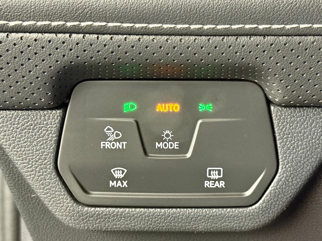 Used 2025 Volkswagen Atlas Cross Sport SE image 27