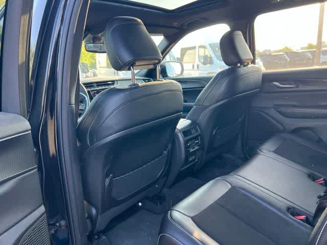 Used 2023 Jeep Grand Cherokee Altitude AWD/4WD image 12