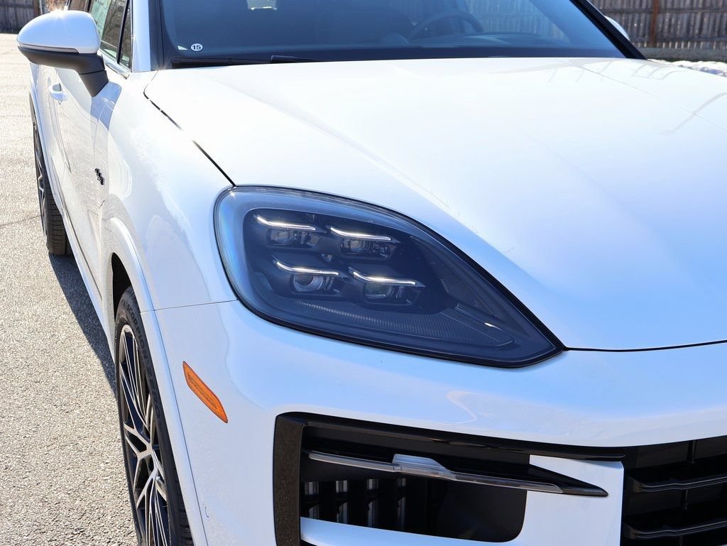 New 2026 Porsche Cayenne E-Hybrid Coupe AWD/4WD image 14