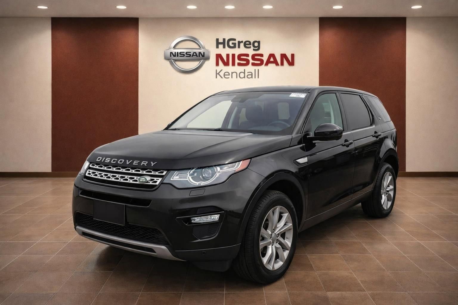 Used 2017 Land Rover Discovery Sport HSE AWD/4WD image 3