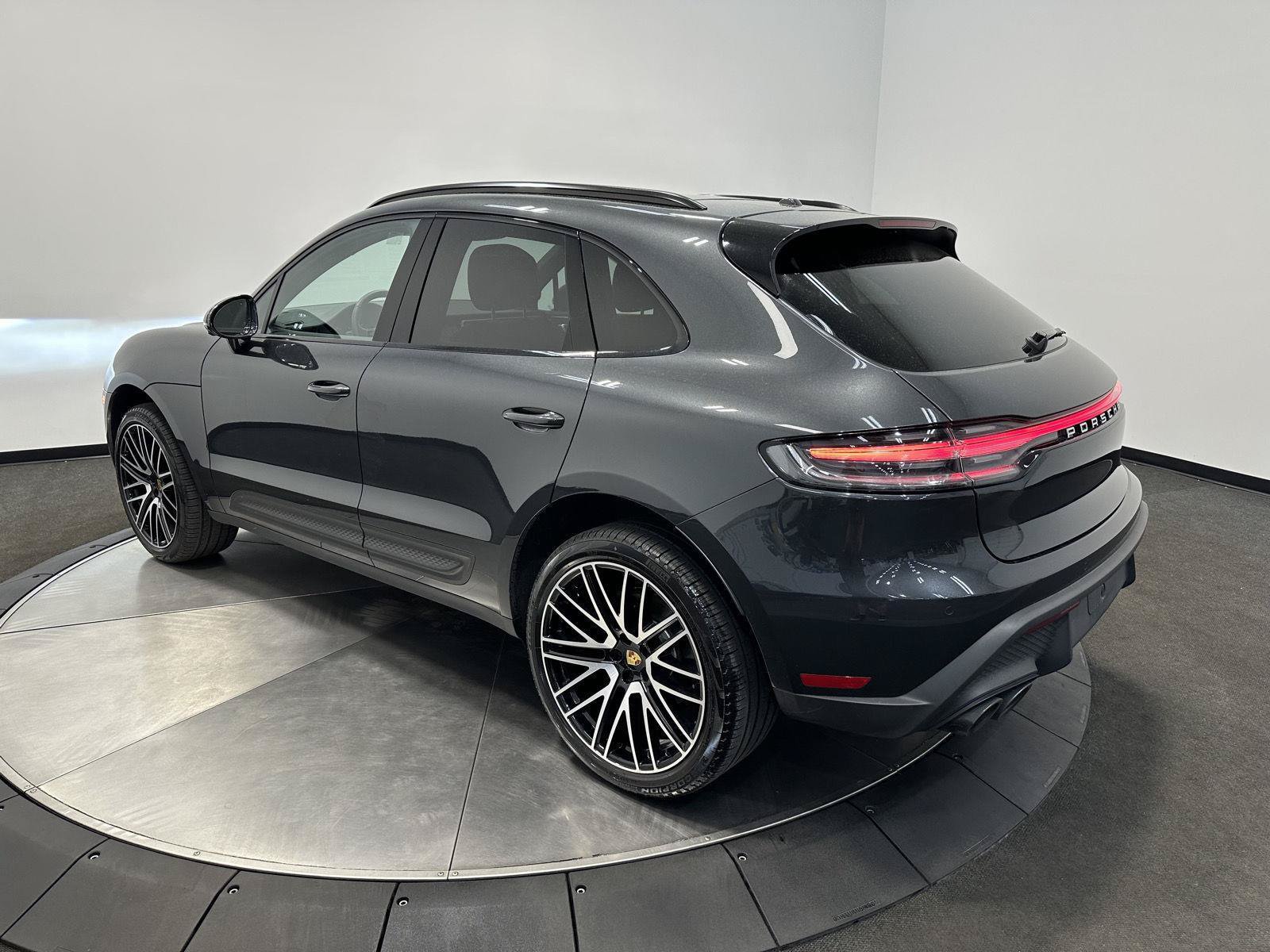 Certified 2026 Porsche Macan AWD/4WD image 3