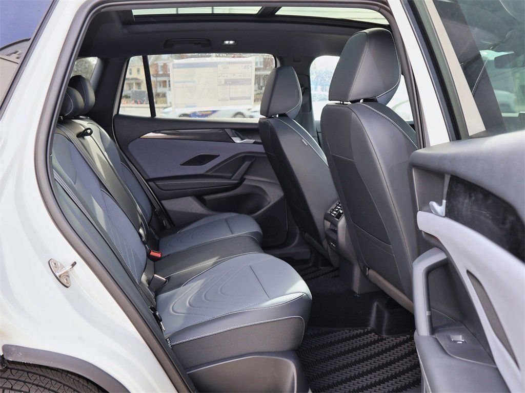 New 2026 Volkswagen Tiguan SE R-Line FWD image 30