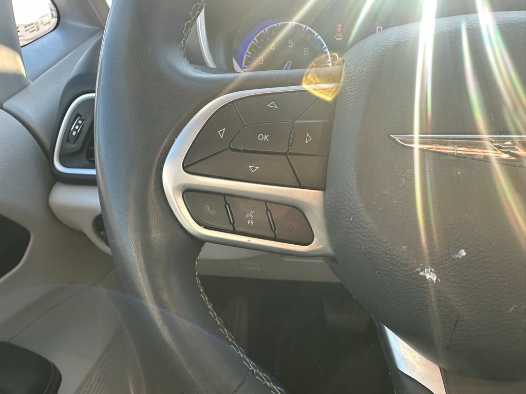Used 2024 Chrysler Pacifica Touring-L FWD image 25