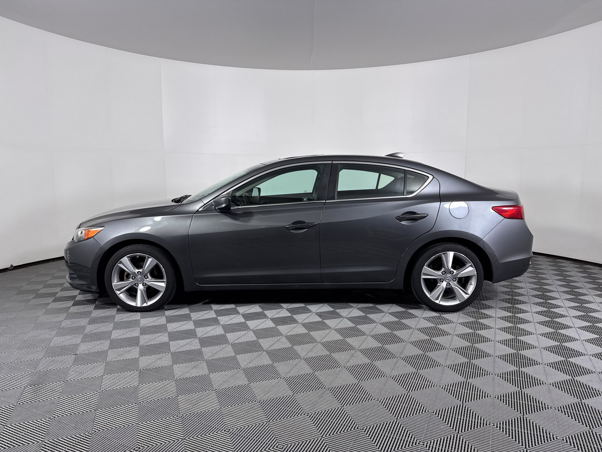 Used 2013 Acura ILX w/ Premium Package FWD image 13