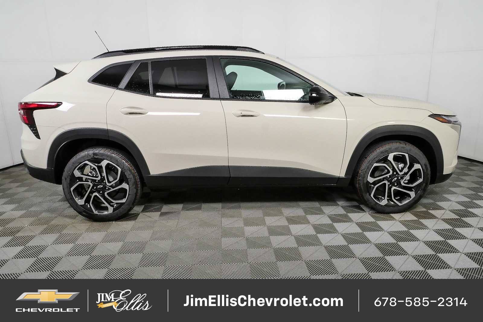 New 2026 Chevrolet Trax RS w/ Sunroof Package FWD image 2