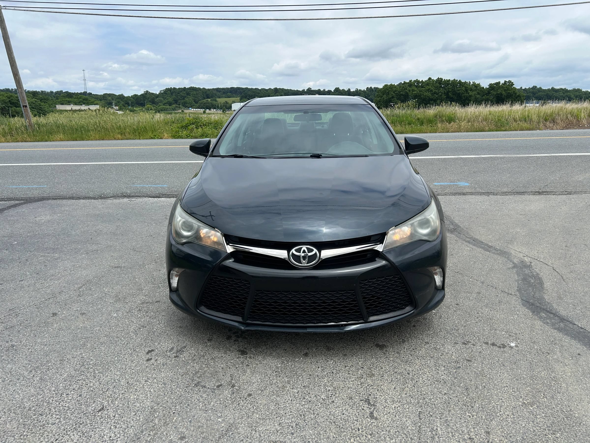 Used 2015 Toyota Camry SE FWD image 4