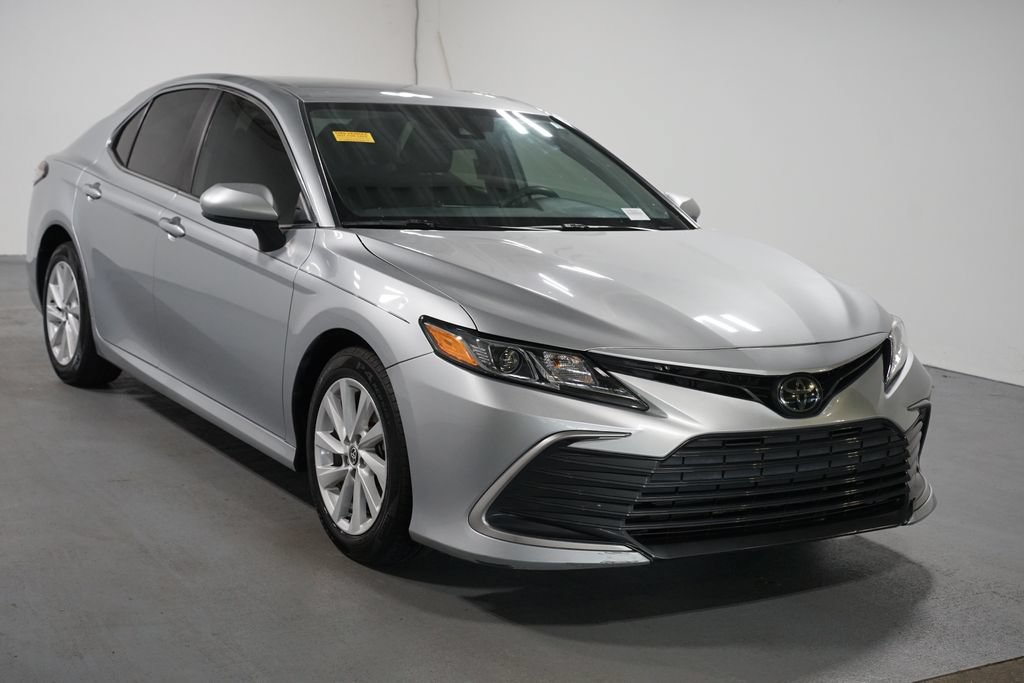 Certified 2022 Toyota Camry LE FWD image 3