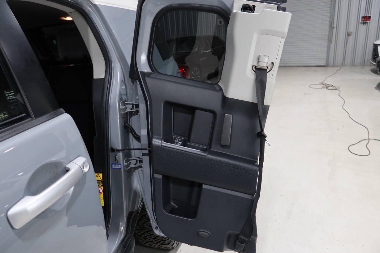 Used 2014 Toyota FJ Cruiser 4WD w/ Convenience Package image 18