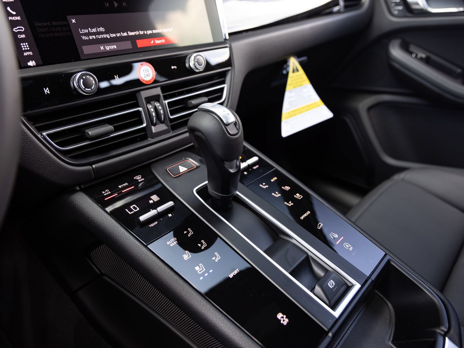 Certified 2026 Porsche Macan AWD/4WD image 17