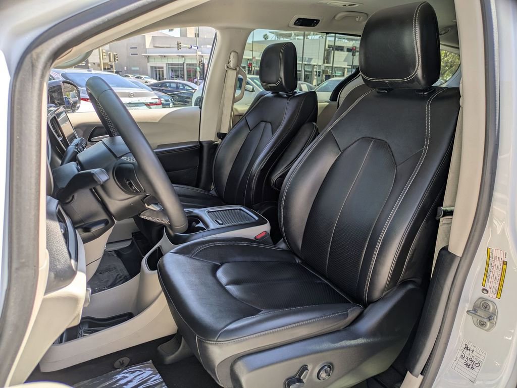 Used 2024 Chrysler Pacifica Touring-L image 23